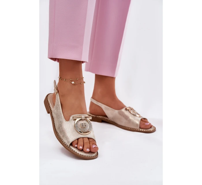 Elegantní Sandály S Dekorací Na Plochém Podpatku model 21698171 Zlaté - S.Barski Elegantní Sandály S Dekorací Na Plochém Podpatku model 21698171 Zlaté - S.Barski