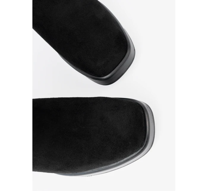 Jedinečné kotníčkové boty dámské černé na širokém podpatku Jedinečné kotníčkové boty dámské černé na širokém podpatku