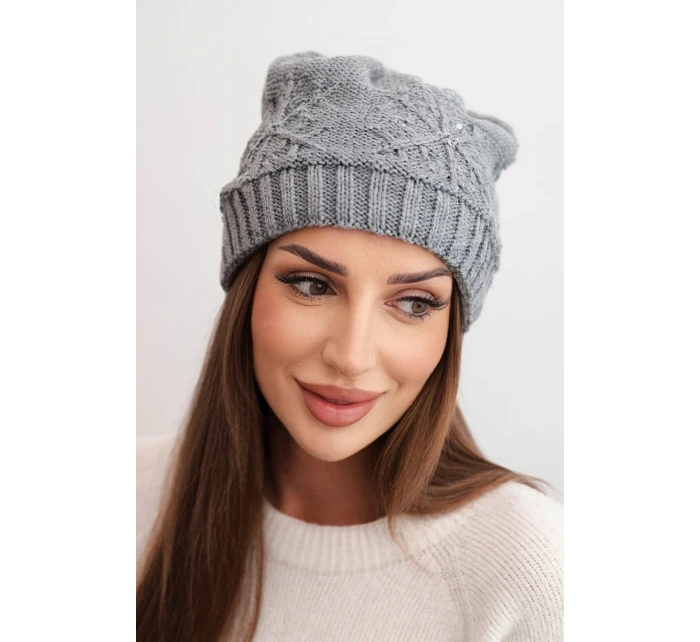 Dámská zimní čepice s vlnou a ozdobným pletením s perličkami model 21783051 tmavě šedá - K-Fashion