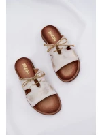 Dámské kožené sandály na plochém podpatku  zlaté model 21686292 - Zazoo