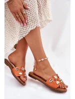 Dámské Pantofle Na Plochém Podpatku Se Zlatými Přívěsky Oranžové model 21699012 - Boto Dámské Pantofle Na Plochém Podpatku Se Zlatými Přívěsky Oranžové model 21699012 - Boto