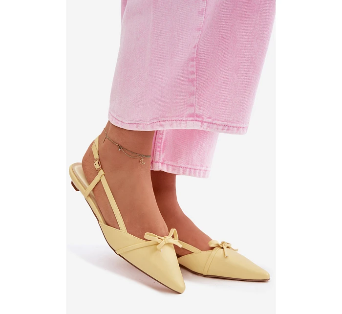 Dámské sandály z umělé kůže na nízkém podpatku model 22107051 - Boto