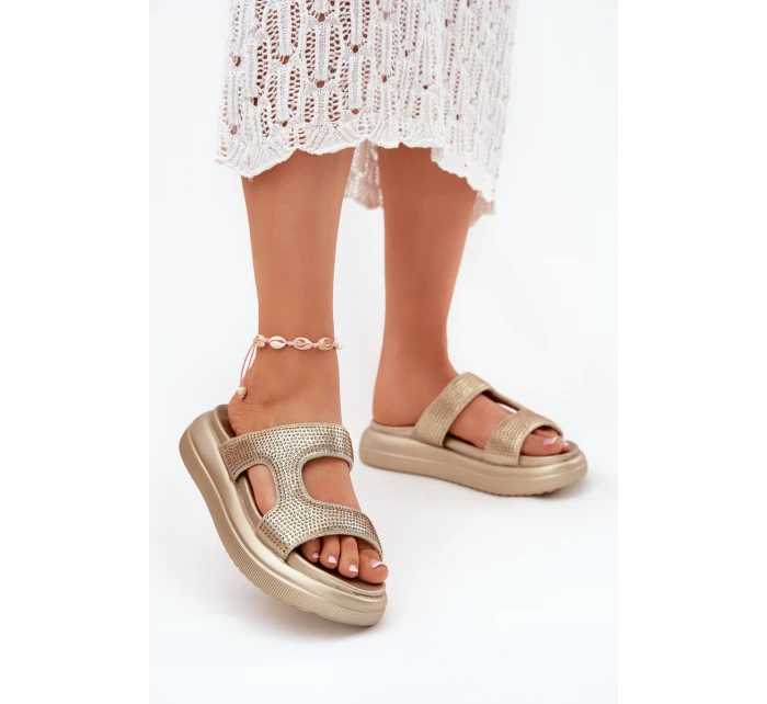 Zdobené Dámské Sandály Na Platformě Zlaté model 21699277 - Boto Zdobené Dámské Sandály Na Platformě Zlaté model 21699277 - Boto
