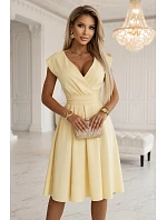 SCARLETT rozšířené midi šaty s obálkovým výstřihem a páskem  žluté model 22043325 - numoco