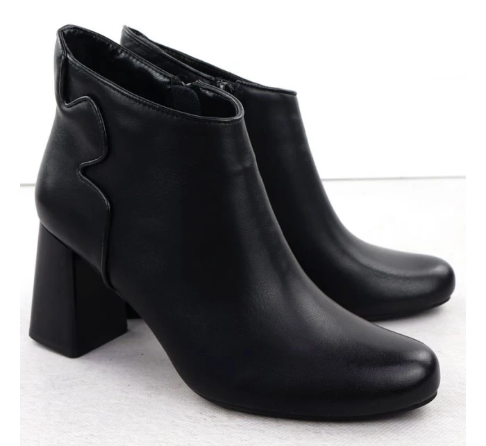 Elegantní černé kožené boty na jehlovém podpatku model 21905504 - JEZZI