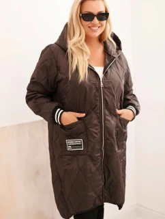 Dámská bunda Plus Size prošívaná s kapucí a model 21297094 manžetami hnědá - K-Fashion