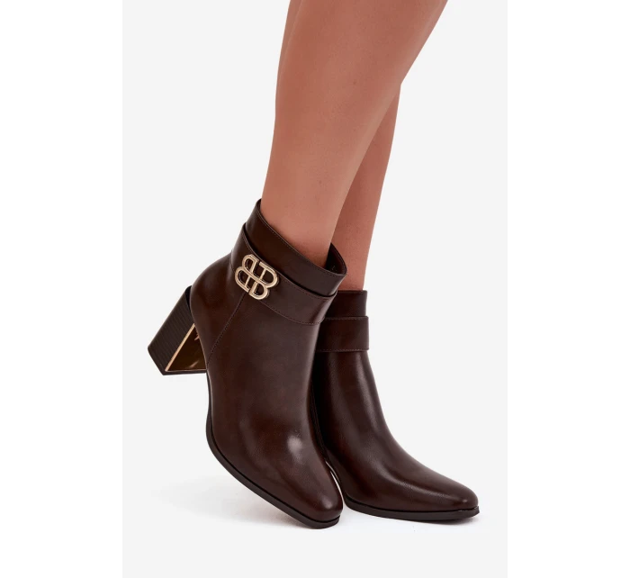 Dámské kotníkové boty na podpatku s páskem a zlatým detailem čokoládové Galinne