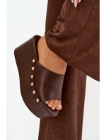 Dámské nazouváky na platformě s nýty čokoládové Mareline Dámské nazouváky na platformě s nýty čokoládové Mareline