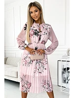 449-4 CARLA Plisované midi šaty s knoflíky a dlouhými rukávy - růžové na pozadí pastelově růžové barvy