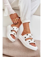 Dámské pěnové pantofle s ozdobnými připínkami – bílé