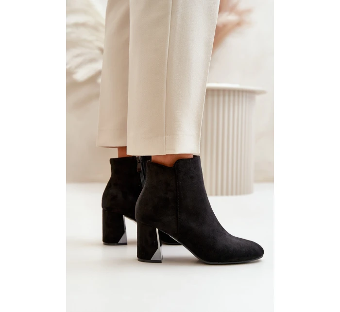 Zateplené Kotníkové Boty Na Podpatku S Zrcadlovým Prvkem Černé Silvare Zateplené Kotníkové Boty Na Podpatku S Zrcadlovým Prvkem Černé Silvare