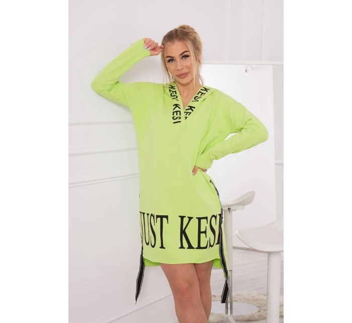 Šaty s kapucí a potiskem pistácie Šaty s kapucí a potiskem pistácie