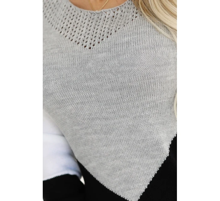 584-1 Tříbarevné svetrové šaty s prolamovaným výstřihem - černé, bílé a šedé