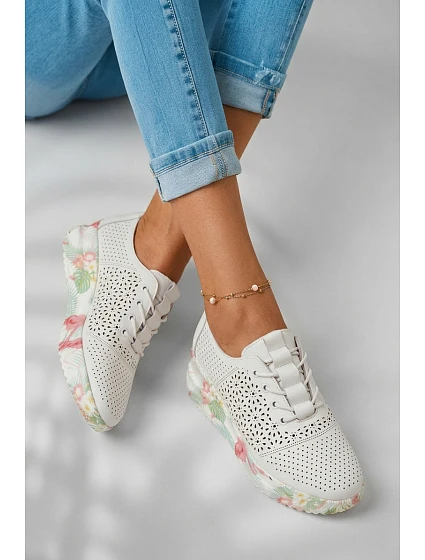 Kožené otevřené dámské polobotky bílé model 22069504 - Boto Kožené otevřené dámské polobotky bílé model 22069504 - Boto