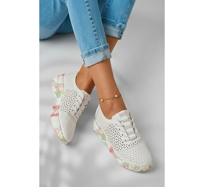 Kožené otevřené dámské polobotky bílé model 22069504 - Boto Kožené otevřené dámské polobotky bílé model 22069504 - Boto