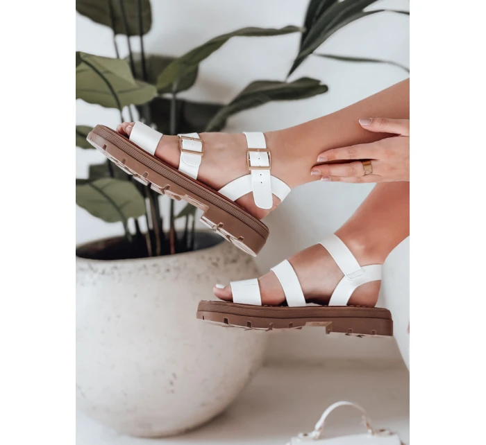 Dámské sandály s přezkami white Dstreet model 21988387 - FashionStreet Dámské sandály s přezkami white Dstreet model 21988387 - FashionStreet