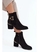 Zateplené dámské boty na podpatku se zlatými prvky černé model 21708256 - Boto Zateplené dámské boty na podpatku se zlatými prvky černé model 21708256 - Boto