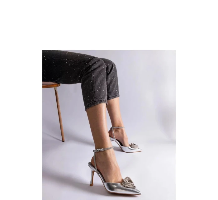 Dámské lodičky na jehlovém podpatku / Stříbrná model 21103431 - Inello