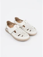 Stylové dámské  polobotky bílé na plochém podpatku