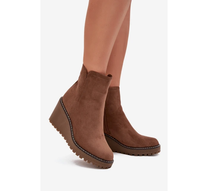 Zateplené boty na platformě z eko semiše hnědé model 21706901 - Boto Zateplené boty na platformě z eko semiše hnědé model 21706901 - Boto