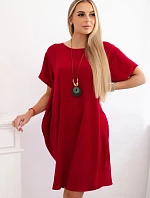 Šaty s kapsami a přívěskem Burgundsko