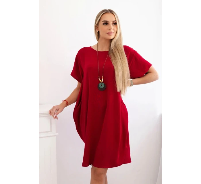 Šaty s kapsami a přívěskem Burgundsko