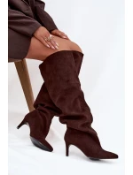 Dámské kozačky na jehlovém podpatku bez zapínání v čokoládové barvě model 21707734 - Boto