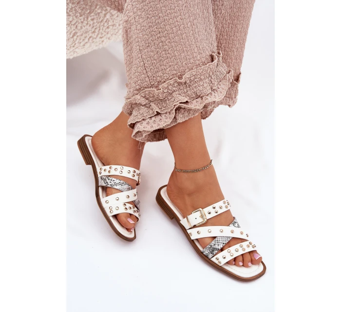 Ozdobené dámské sandály na plochém podpatku s pásky a sponou bílé model 21699557 - Boto