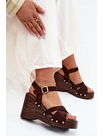 Dámské sandály na platformě se zlatými přezkami Čokoládové Velvra