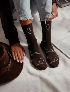 Dámské bavlněné ponožky s konturou kočky – čokoládové