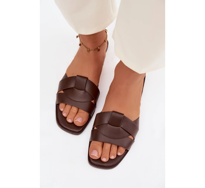 Dámské ploché pantofle s pásky Čokoládové model 21943353 - Boto