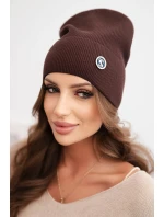 Dámská čepice z modalu a viskózy s ozdobným knoflíkem hnědá Dámská čepice z modalu a viskózy s ozdobným knoflíkem hnědá