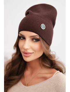 Dámská čepice z modalu a viskózy s ozdobným knoflíkem hnědá