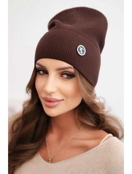 Dámská čepice z modalu a viskózy s ozdobným knoflíkem hnědá Dámská čepice z modalu a viskózy s ozdobným knoflíkem hnědá