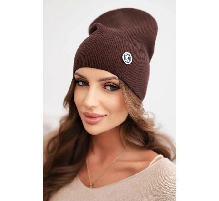 Dámská čepice z modalu a viskózy s ozdobným knoflíkem hnědá Dámská čepice z modalu a viskózy s ozdobným knoflíkem hnědá