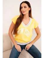 Dámská bavlněná blůza s výstřihem do V a potiskem NEW YORK žlutá Dámská bavlněná blůza s výstřihem do V a potiskem NEW YORK žlutá
