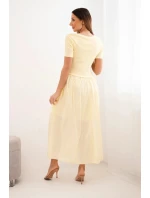 Dámské bavlněné midi šaty s krátkým rukávem a rozšířeným spodkem žlutá