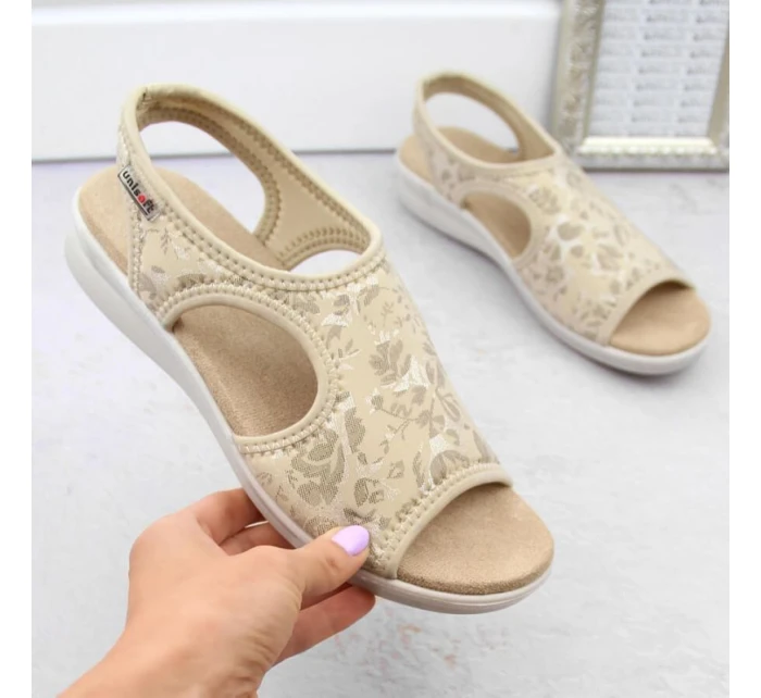 Dámské pohodlné nazouvací sandály béžové model 22014917