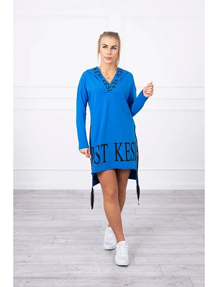 model 18745364 modré šaty s kapucí a potiskem - K-Fashion