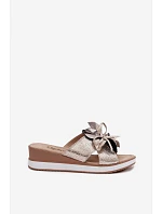 Kožené nazouváky na platformě s dekorativním květem S.Barski GR61-5989 Zlaté Kožené nazouváky na platformě s dekorativním květem S.Barski GR61-5989 Zlaté