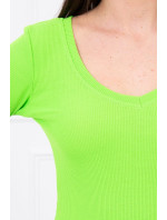Šaty vybavené zeleným neonovým výstřihem