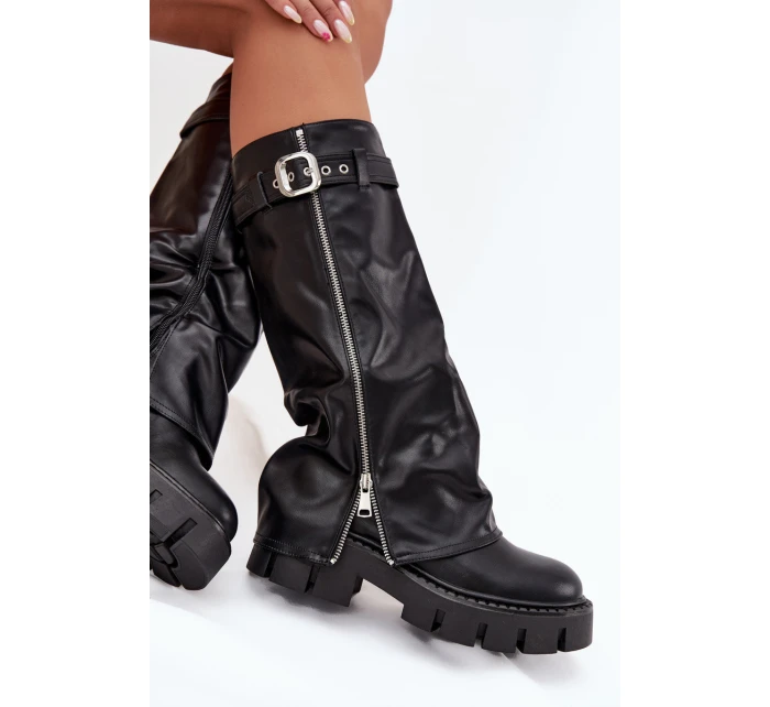 Dámské zateplené kozačky s vyhrnutou holení, přezkou a stříbrným zipem Armena – černé, eko semiš Dámské zateplené kozačky s vyhrnutou holení, přezkou a stříbrným zipem Armena – černé, eko semiš