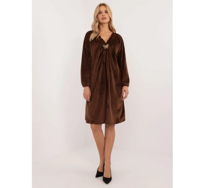 Šaty DHJ SK model 20546691 hnědé - FPrice Šaty DHJ SK model 20546691 hnědé - FPrice