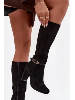 Dámské kozačky na podpatku se zlatou sponou zateplené černé model 21714336 - Boto Dámské kozačky na podpatku se zlatou sponou zateplené černé model 21714336 - Boto