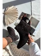 Dámské boty z přírodního semiše na klínu zateplené model 21715526 čokoládové - D&A