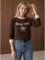 Dámský svetr s potiskem Vintage Vibes v čokoládové barvě FashionStreet MY2633 Dámský svetr s potiskem Vintage Vibes v čokoládové barvě FashionStreet MY2633