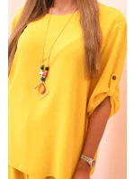 Dámský komplet s halenkou s náhrdelníkem a širokými nohavicemi žlutý Dámský komplet s halenkou s náhrdelníkem a širokými nohavicemi žlutý