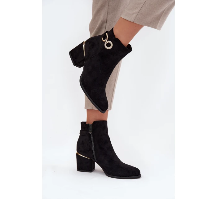 Zateplené dámské kotníkové boty se zlatými detaily na podpatku černé Dorisse