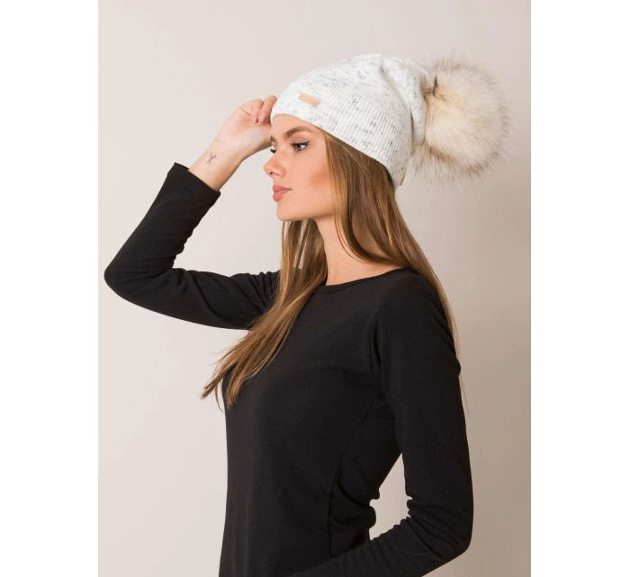 Dámská čepice model 14839462 ecru - FPrice Dámská čepice model 14839462 ecru - FPrice