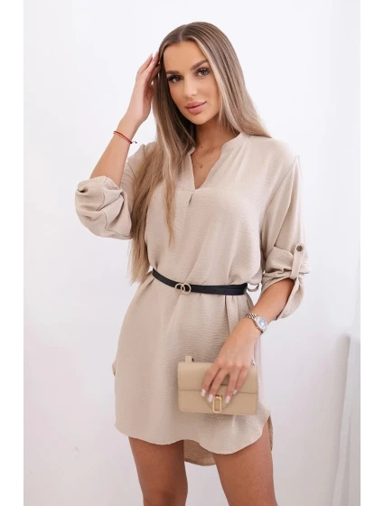 Šaty s delšími zády a pásem světle béžová